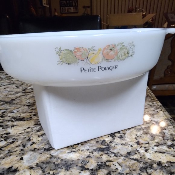 VTG FireKing Petite Potager Round Casserole Dish - Picture 4 of 6